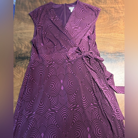 Taylor by A Pea in the Pod Maternity Faux Wrap Dress - Picture 1 of 3